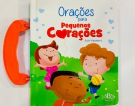 Livro Oraes para pequenos coraes com alcinha.